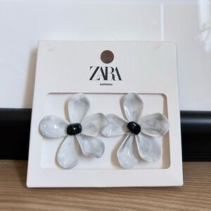 Zara Black and White Floral Earrings